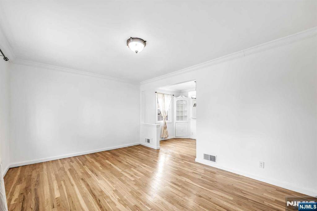 Teaneck, NJ 07666,704 Grant TER