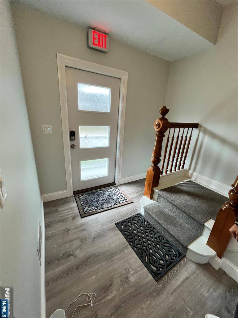 Waldwick, NJ 07463,93 Franklin TPKE #301