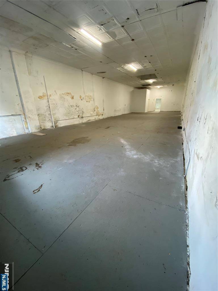 Passaic, NJ 07055,245 Monroe ST