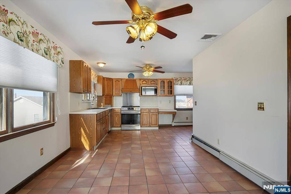 East Rutherford, NJ 07073,7 Franklin PL