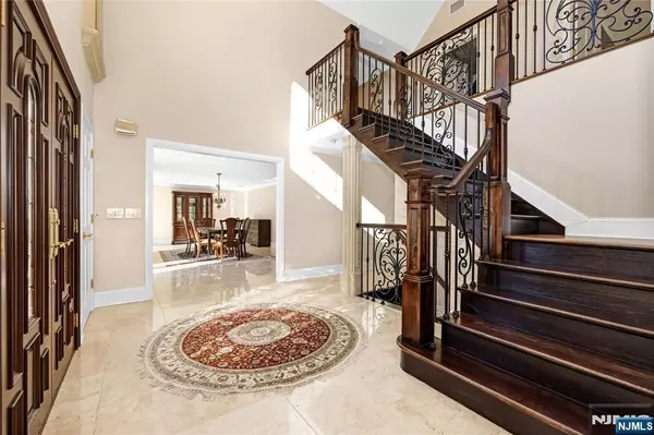 Old Tappan, NJ 07675,7 Orchard LN