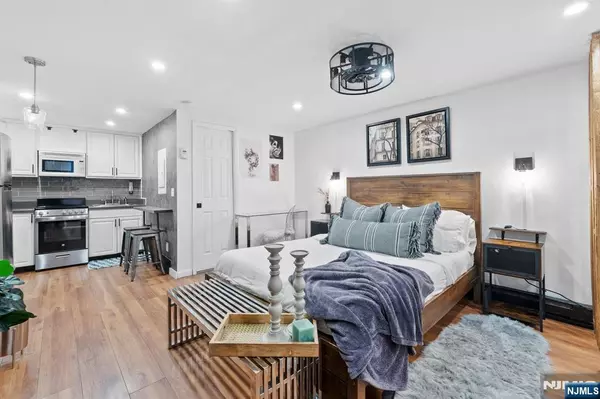 East Rutherford, NJ 07073,42 Willow Wood SQ