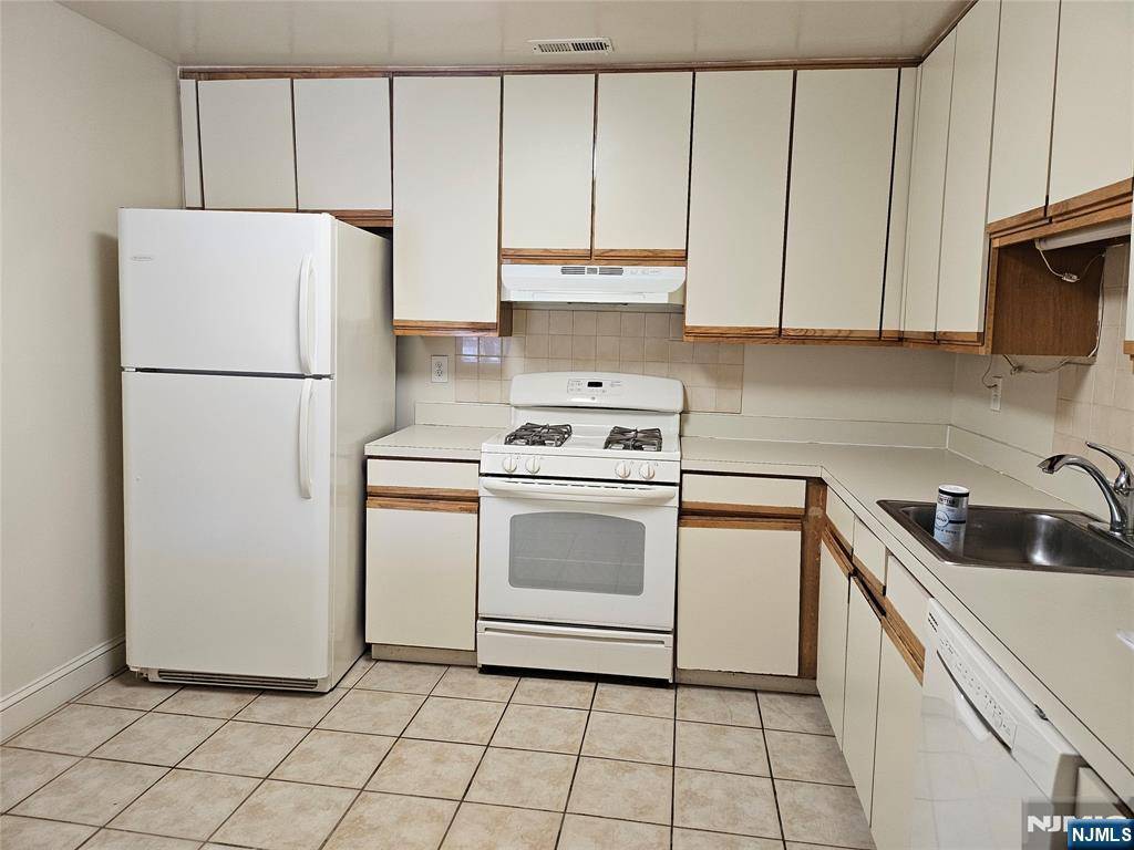 Englewood, NJ 07631,7 Quail CT #34