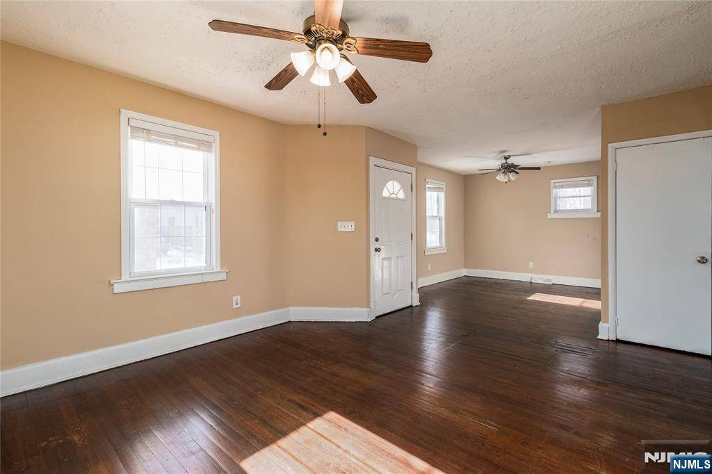Trenton, NJ 08610,322 Berg AVE