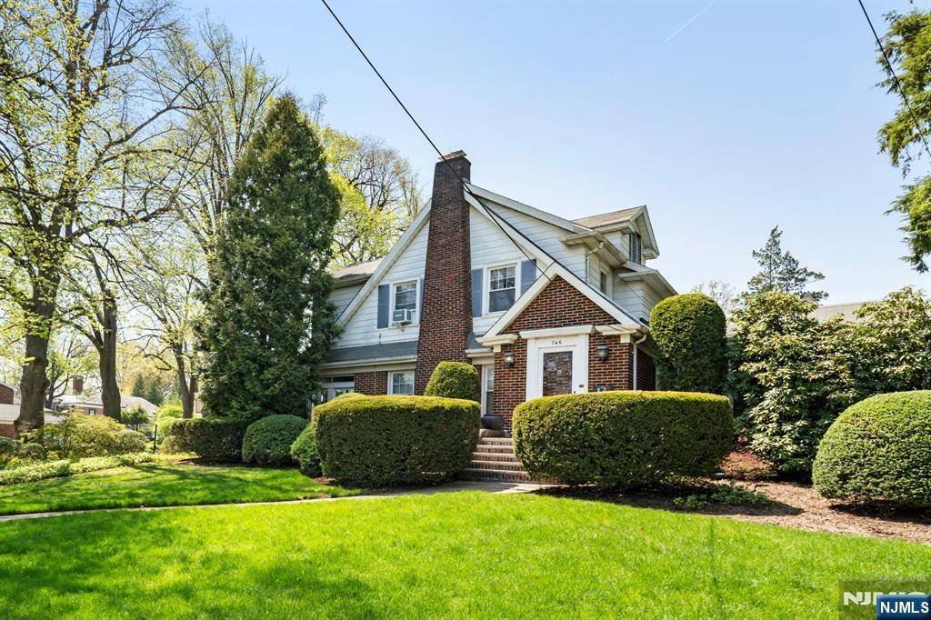 746 Queen Anne RD, Teaneck, NJ 07666