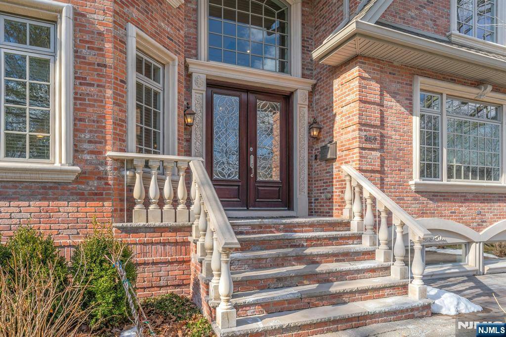 Englewood Cliffs, NJ 07632,264 Castle DR