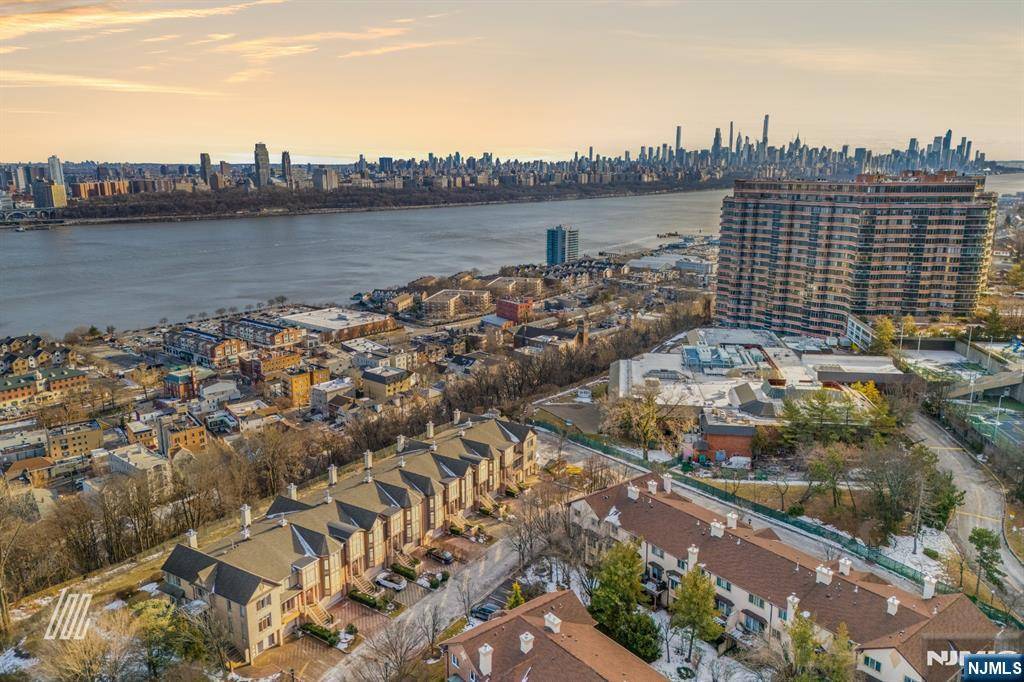 29 Victoria PL, Fort Lee, NJ 07024