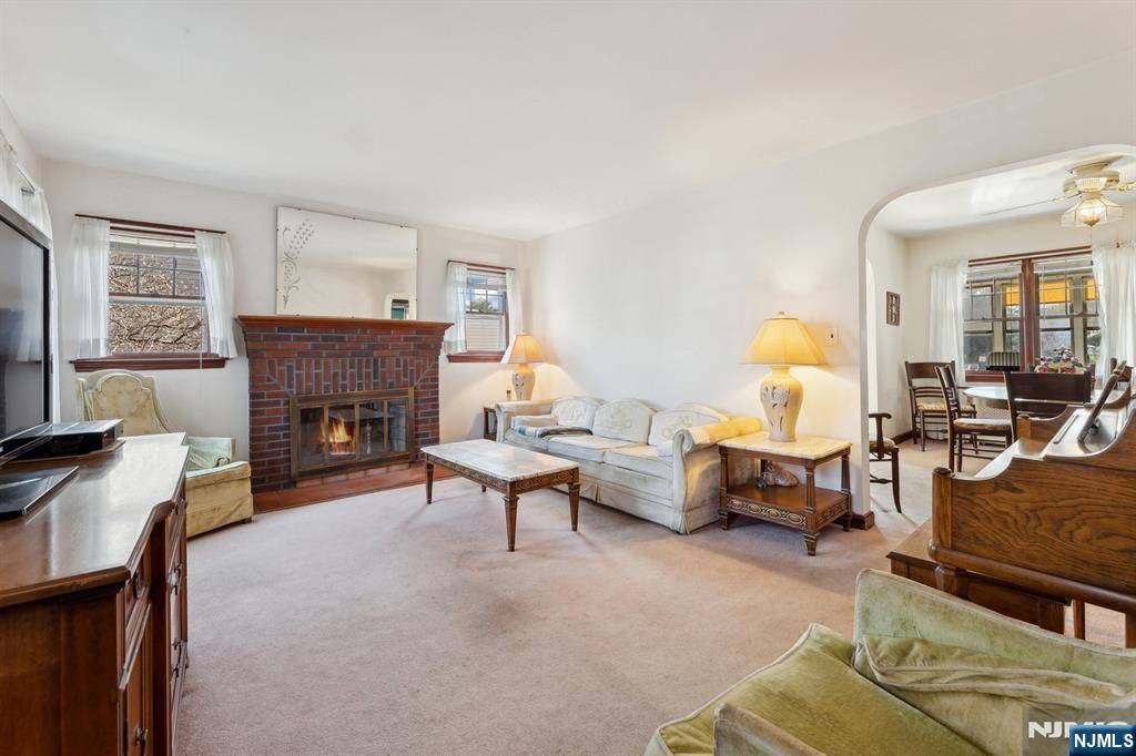Elmwood Park, NJ 07407,124 Franklin ST