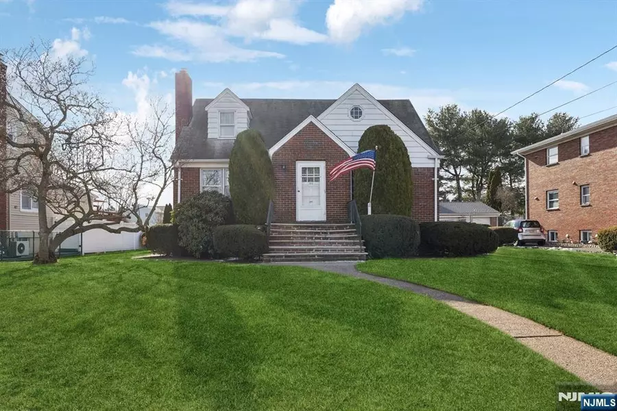 124 Franklin ST, Elmwood Park, NJ 07407