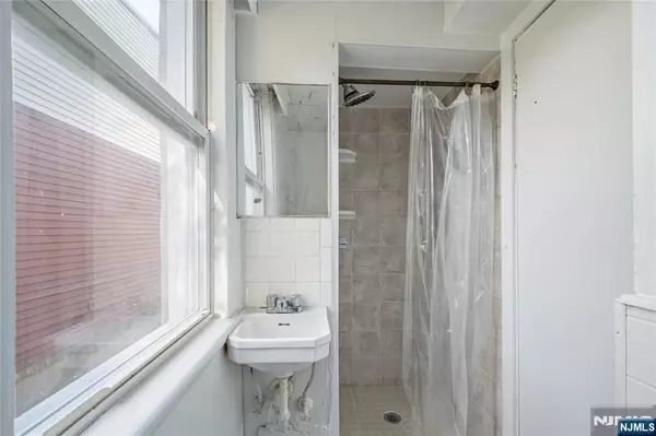 Little Falls, NJ 07424,250 Paterson AVE