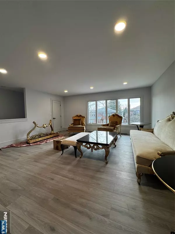 Fort Lee, NJ 07024,2357 Linwood AVE #2