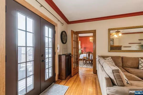 Bergenfield, NJ 07621,132 Elder AVE
