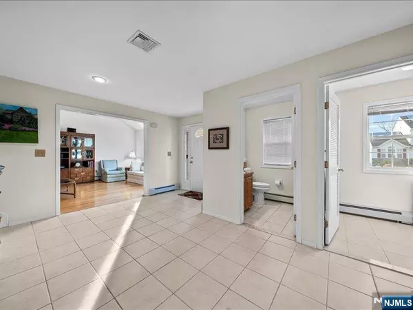 Wanaque, NJ 07465,30 Elinora DR