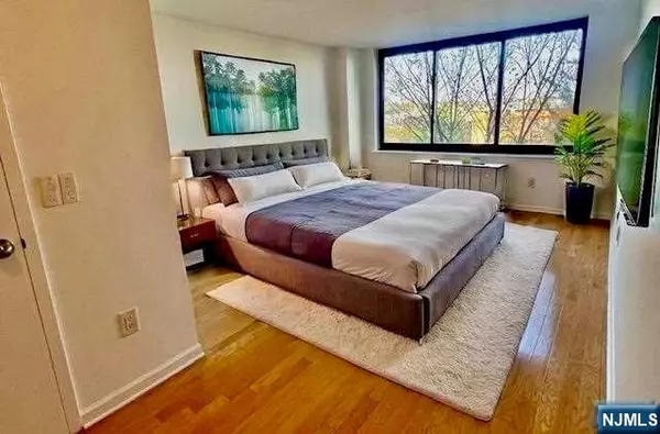 Jersey City, NJ 07310,700 Grove ST
