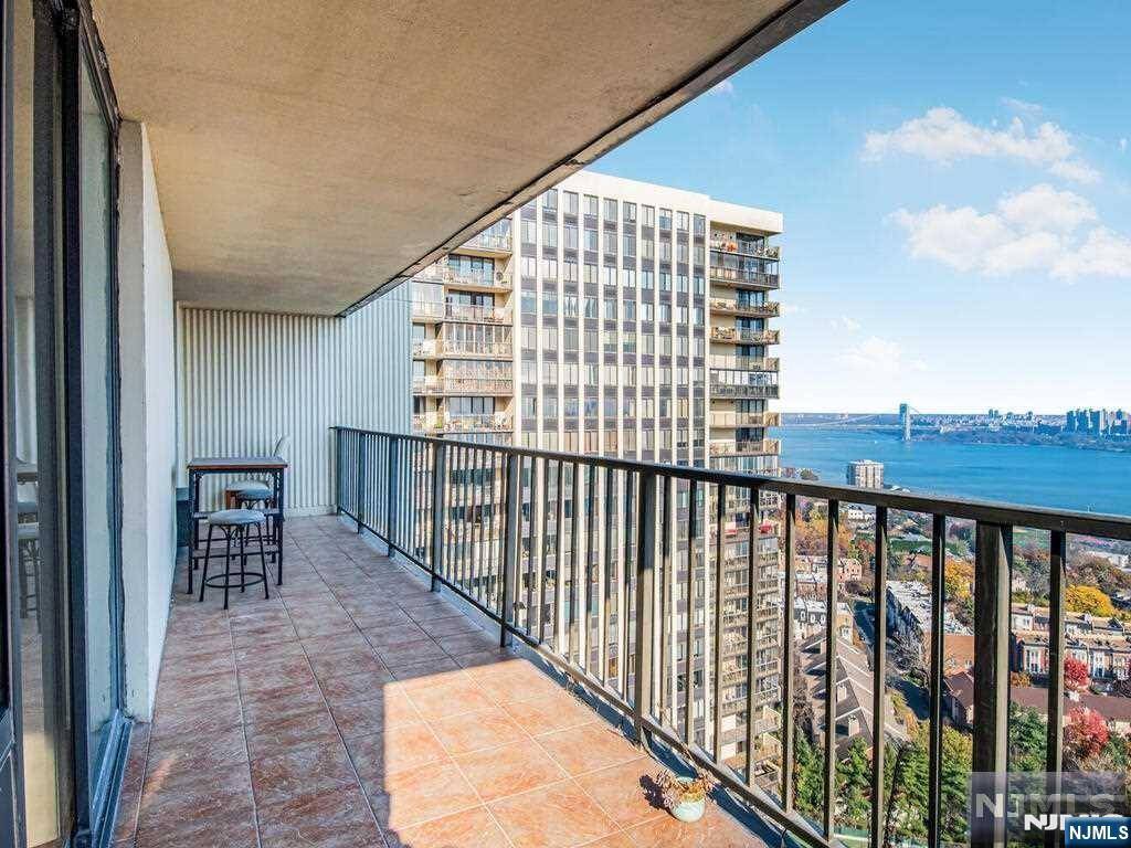 Cliffside Park, NJ 07010,300 Winston DR #2516