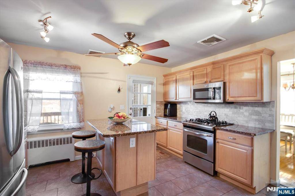 West Orange, NJ 07052,6 Gregory AVE