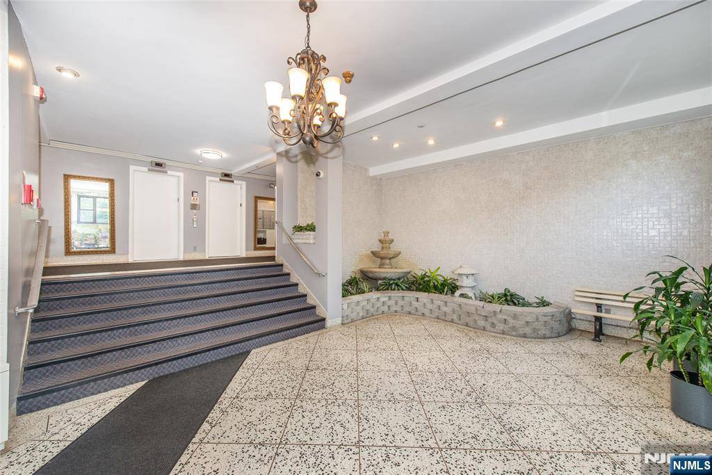 Hackensack, NJ 07601,25 Grand AVE #4E