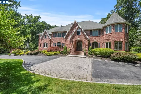 1123 Pines Lake DR, Wayne, NJ 07470