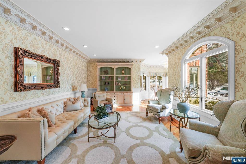 Wayne, NJ 07470,1123 Pines Lake DR