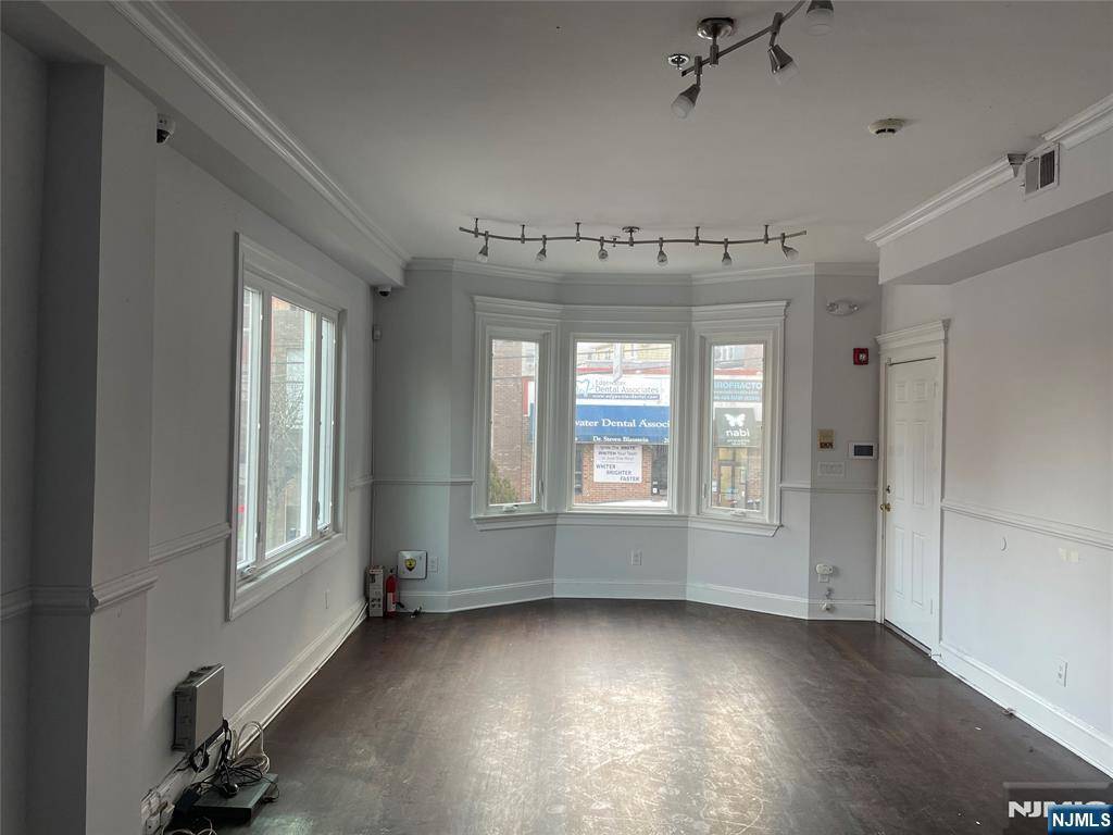 Edgewater, NJ 07020,17 Hilliard #FIRST FLOOR