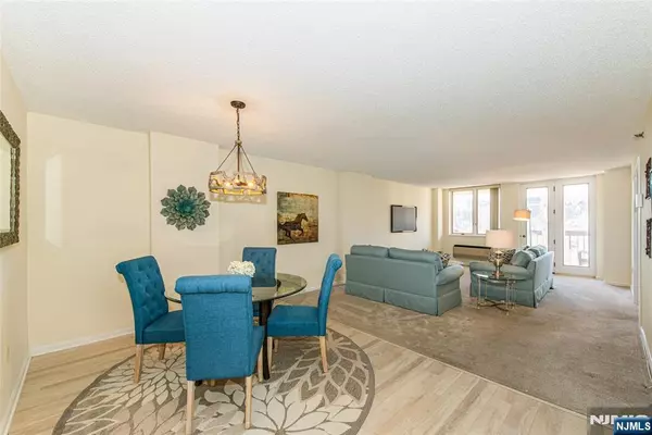 West Orange, NJ 07052,10 Smith Manor BLVD #608