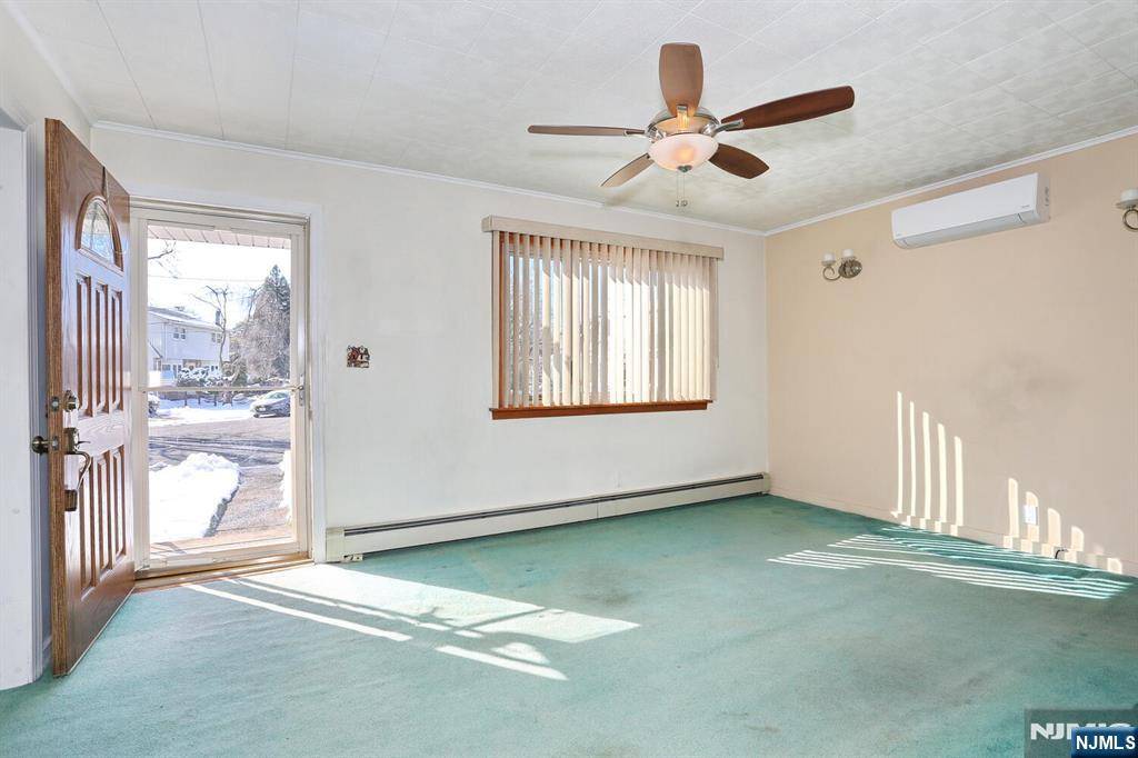 Bergenfield, NJ 07621,20 Dojean CT