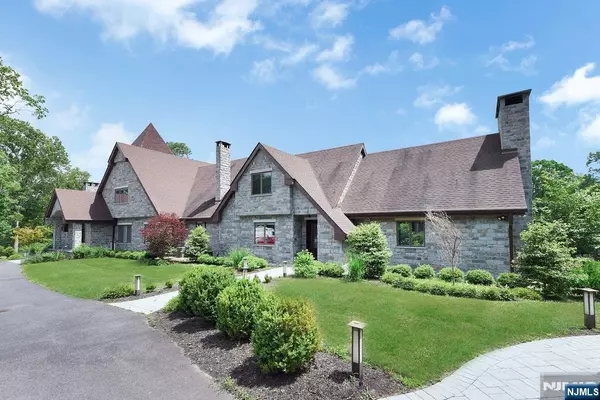10 Deer Wood DR, Hardwick, NJ 07825