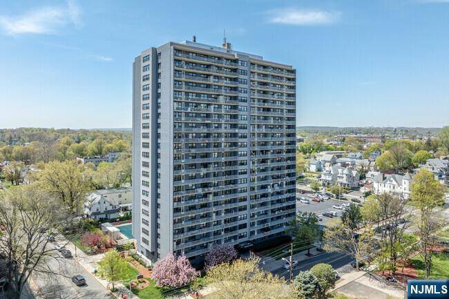 Passaic, NJ 07055,285 Aycrigg AVE #9A
