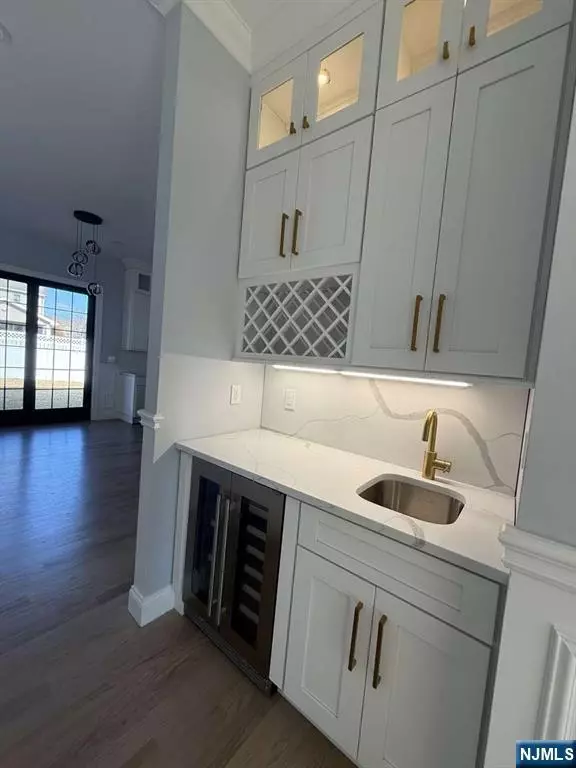 Paramus, NJ 07652,165 Cleenput TER