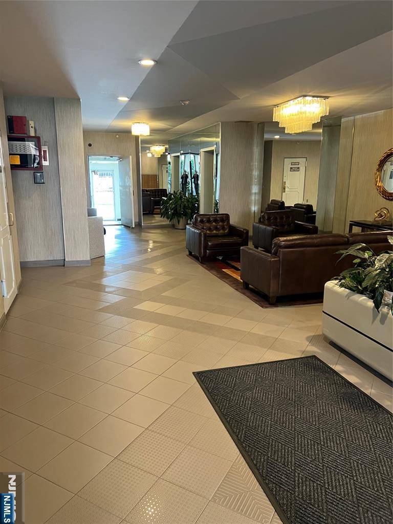 Fort Lee, NJ 07024,2180 CENTER AVE #1E
