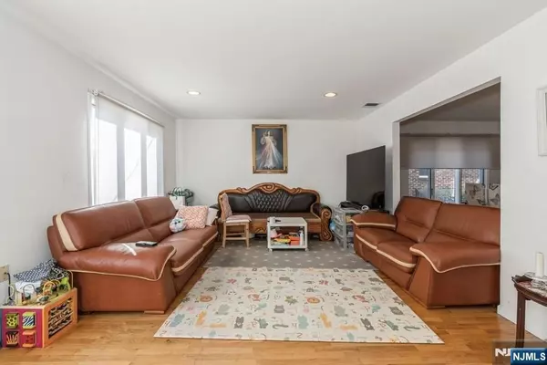 Palisades Park, NJ 07650,523 2nd