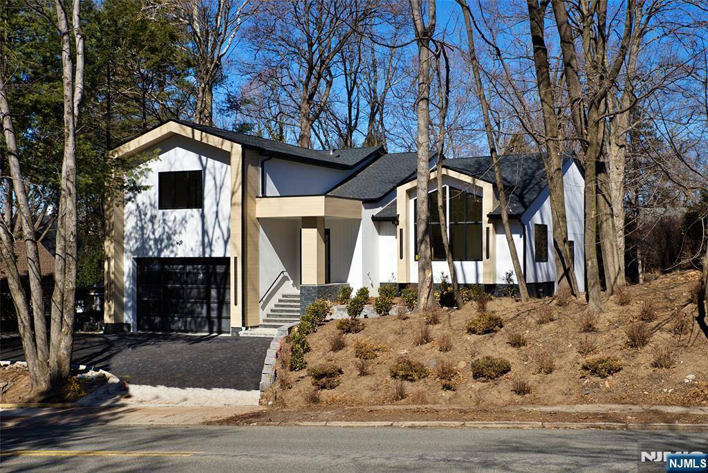 99 Old Hook RD, Closter, NJ 07624