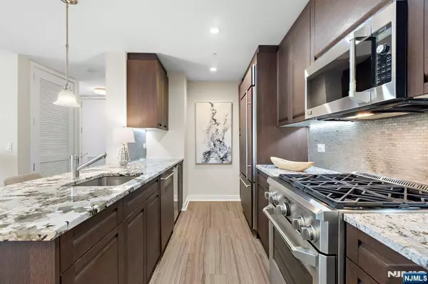 Weehawken, NJ 07086,1000 Ave At Port Imperial #403