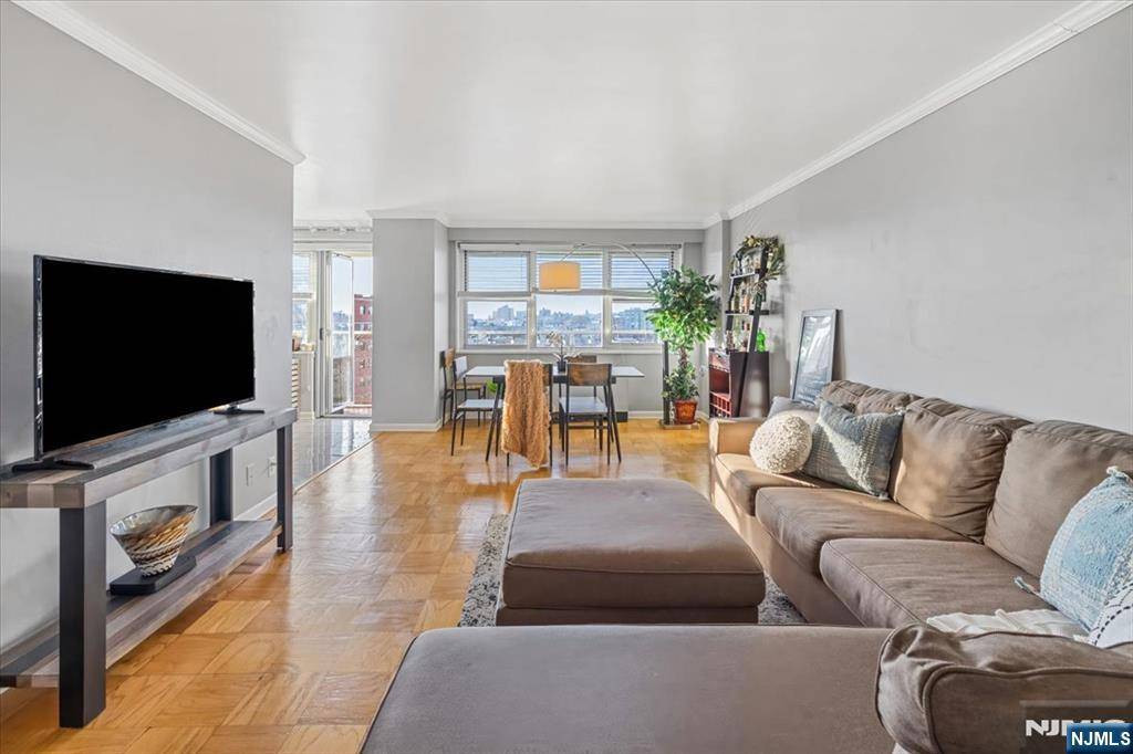 West New York, NJ 07093,6600 Boulevard East #10E