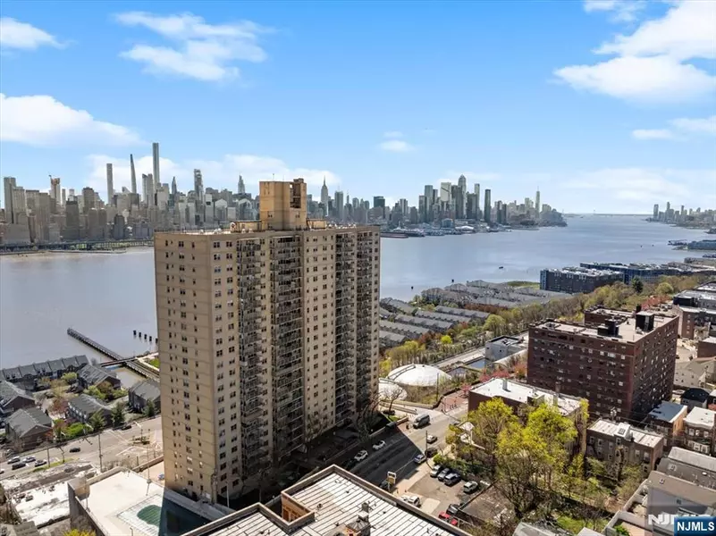 6600 Boulevard East #10E, West New York, NJ 07093