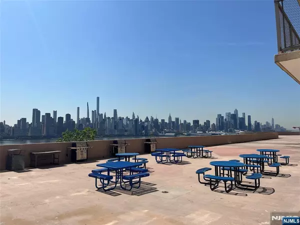 West New York, NJ 07093,6600 Boulevard East #10E