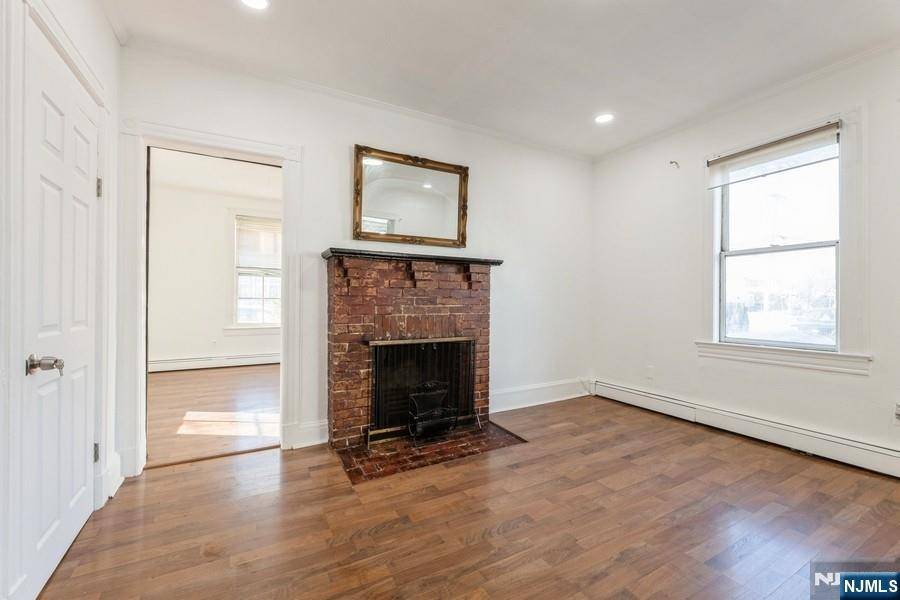Tenafly, NJ 07670,21 Central AVE