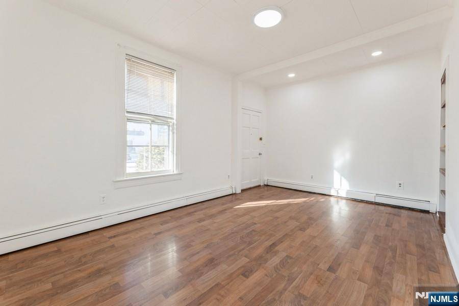 21 Central AVE, Tenafly, NJ 07670