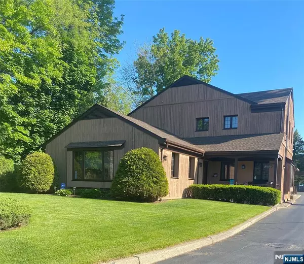 Ridgewood, NJ 07450,589 Franklin TPKE #1