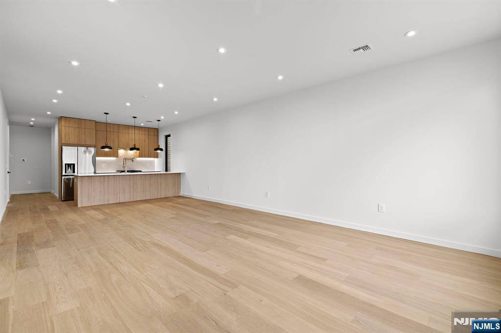 Guttenberg, NJ 07093,339 69th #1