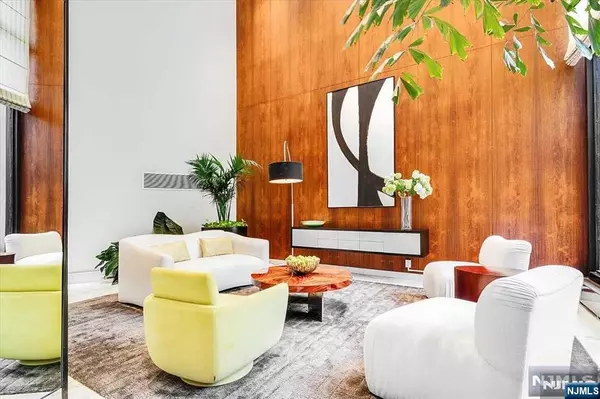 Verona, NJ 07044,1 Claridge DR #427