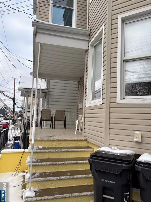 Newark, NJ 07104,15 Highland AVE #2