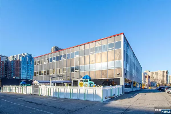 North Bergen, NJ 07047,1 Marine RD #207