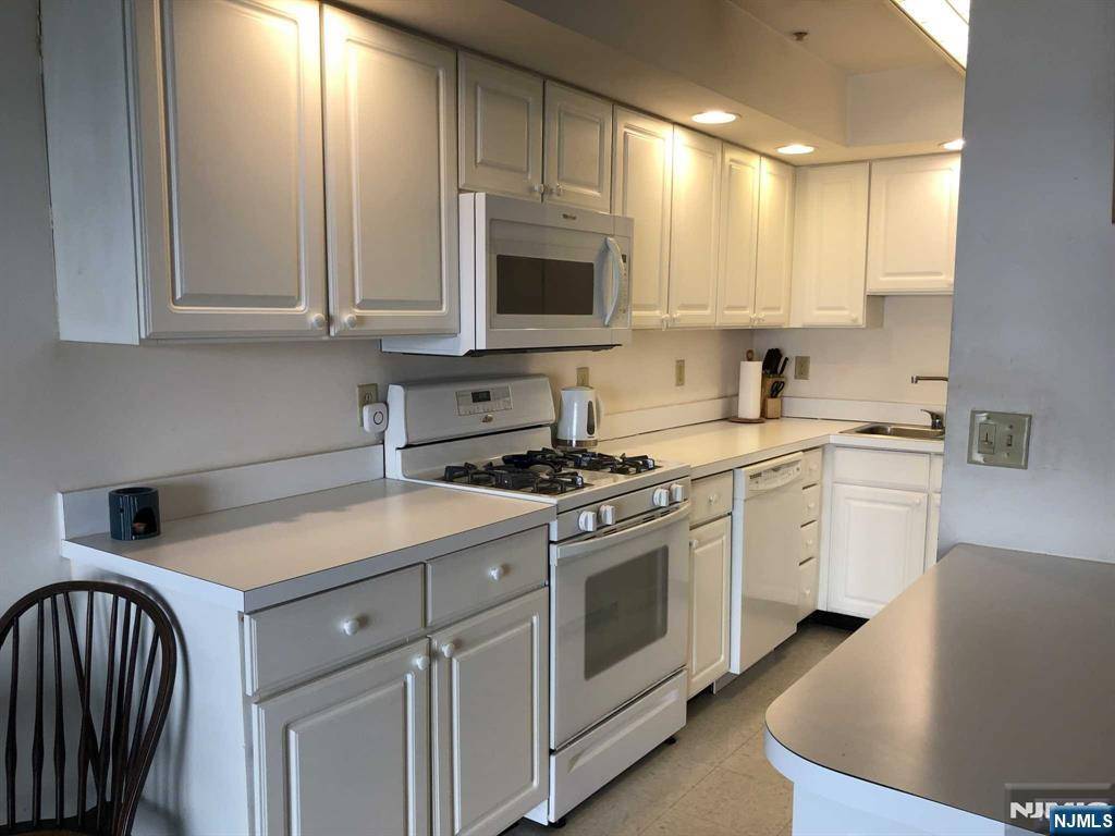 Norwood, NJ 07648,401 Dercole CT #130