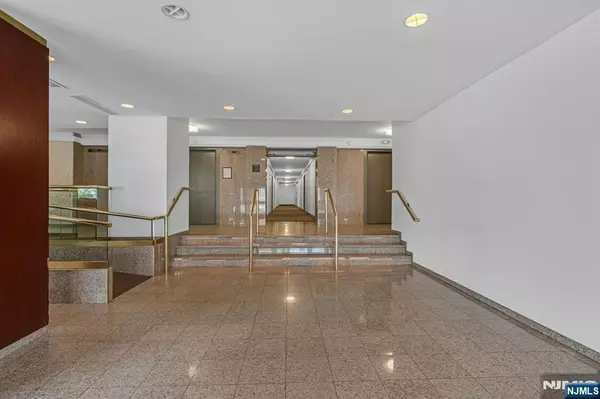 Fort Lee, NJ 07024,2185 Lemoine AVE #2C