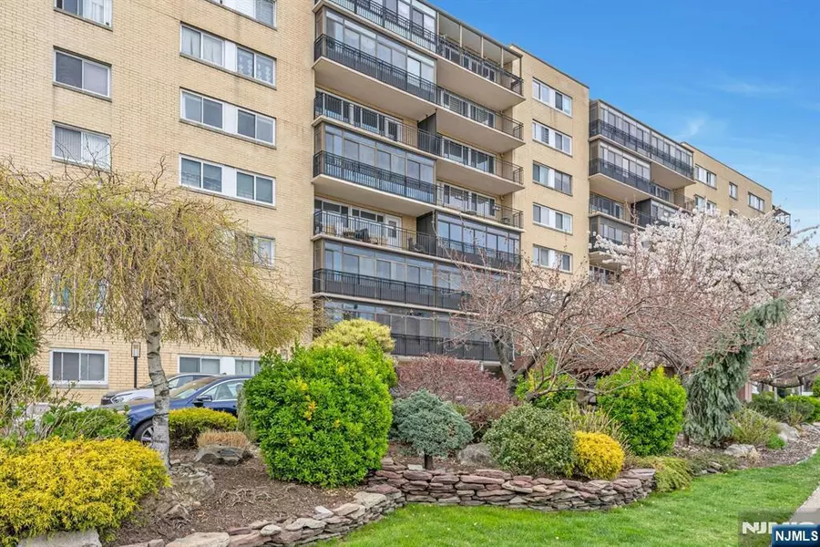 2185 Lemoine AVE #2C, Fort Lee, NJ 07024