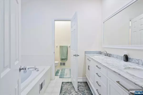 West Orange, NJ 07052,153 Clarken DR