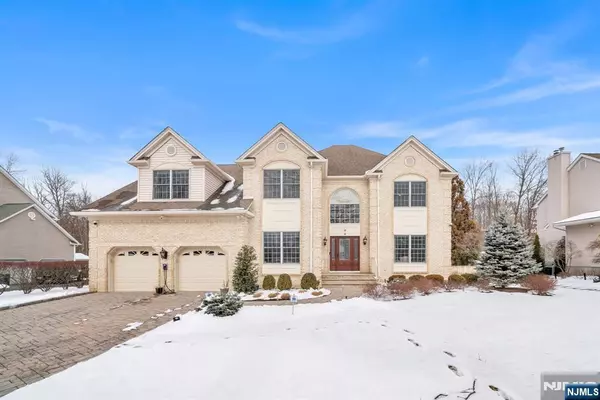 6 Rubino RD, West Caldwell, NJ 07006