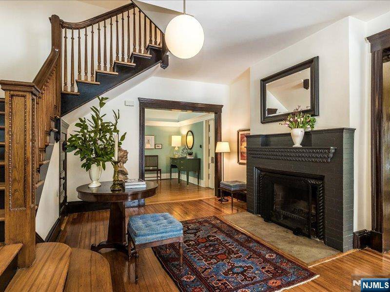 Montclair, NJ 07042,55 Warren PL
