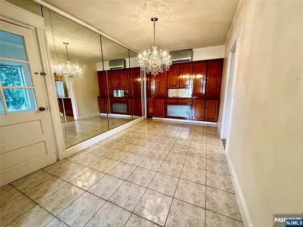 Leonia, NJ 07605,1585 Bergen BLVD #Front